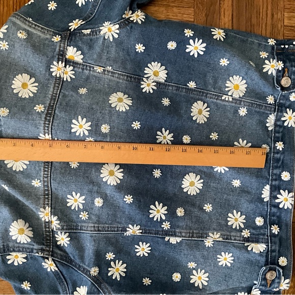 Floral printed denim jacket. - Picture 3 of 5